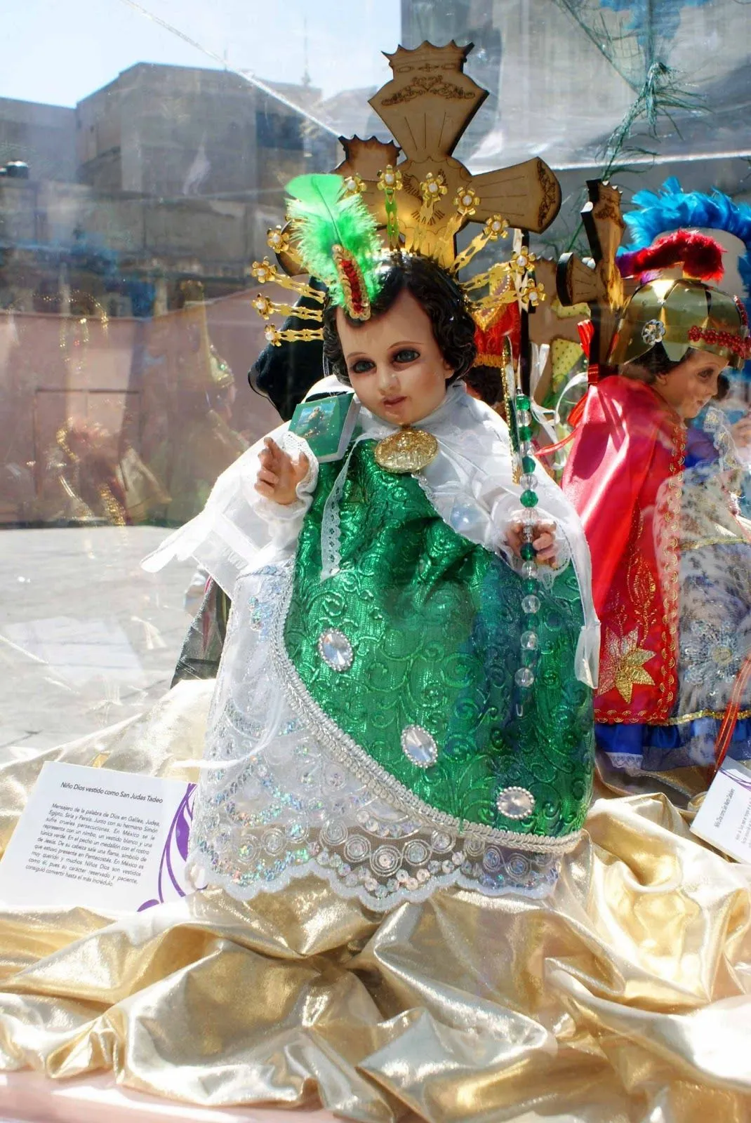 Caminando por la Ciudad: Se Visten Niños Dios Atrio de San Francisco