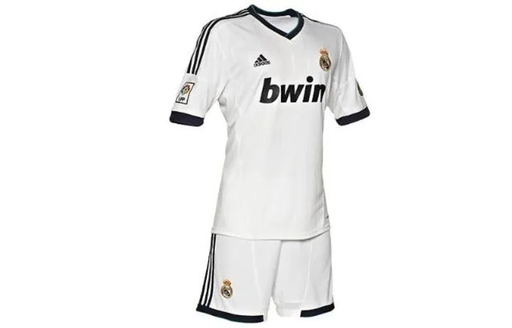 La nueva camiseta del Real Madrid para la temporada 2012-2013 - RTVE.