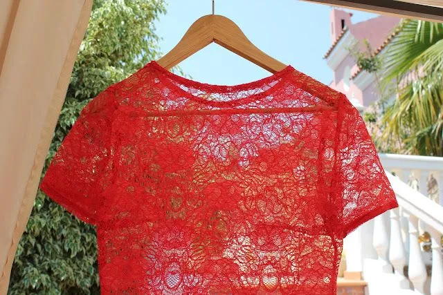 Como hacer una camiseta roja encaje con peplum | Aprender ...