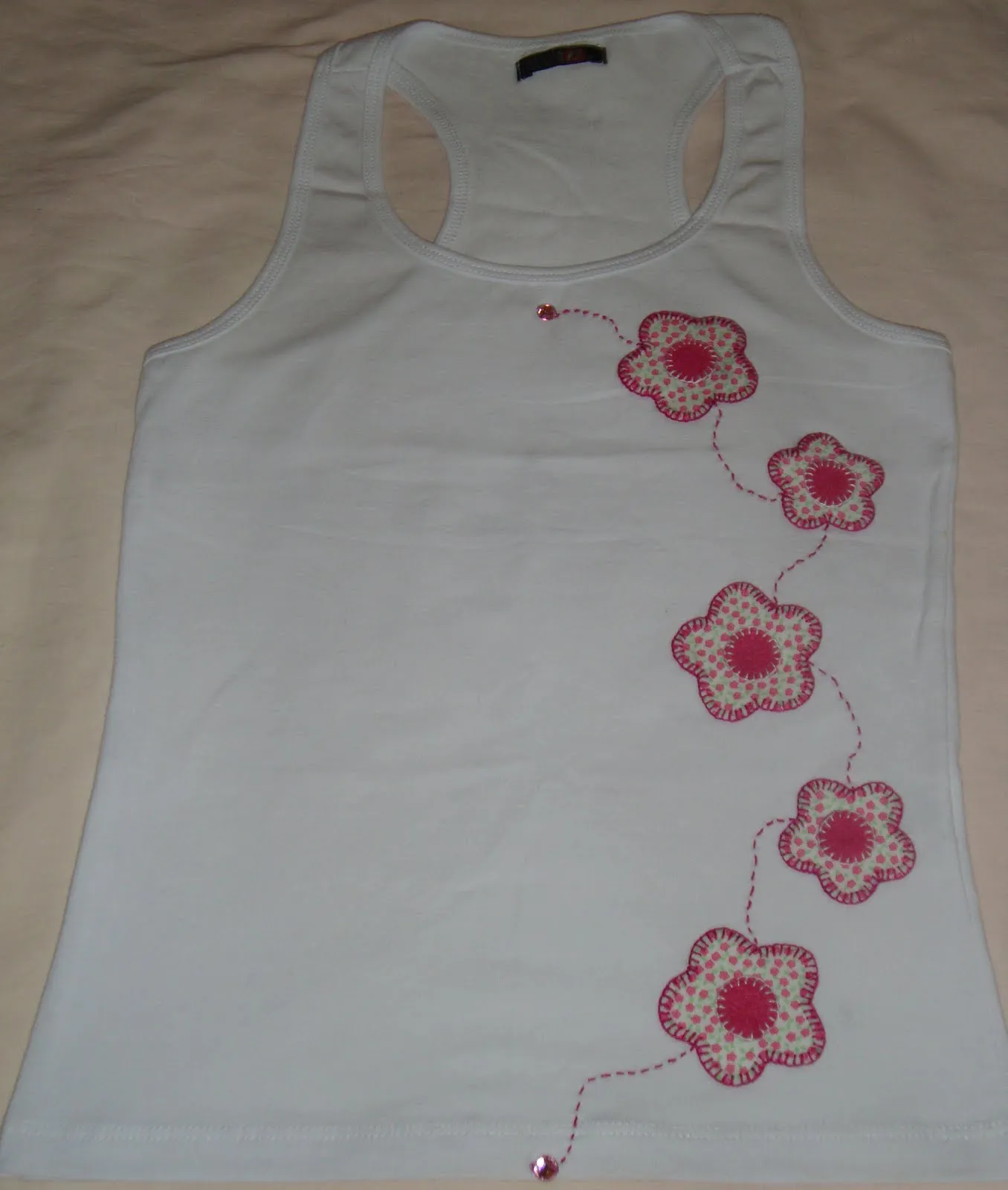 Tudo Arte: Professora Cássia Feitosa: Camiseta com flores em patchork