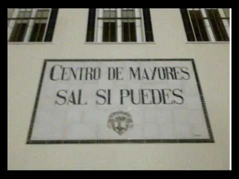 Entre el Caos y el Orden: 22 carteles graciosos