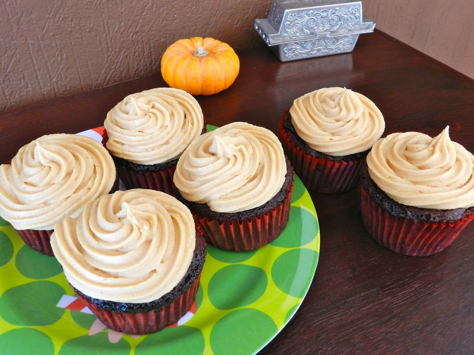 Caos Organizado: Cupcakes de Chocolate con Betún de Cajeta