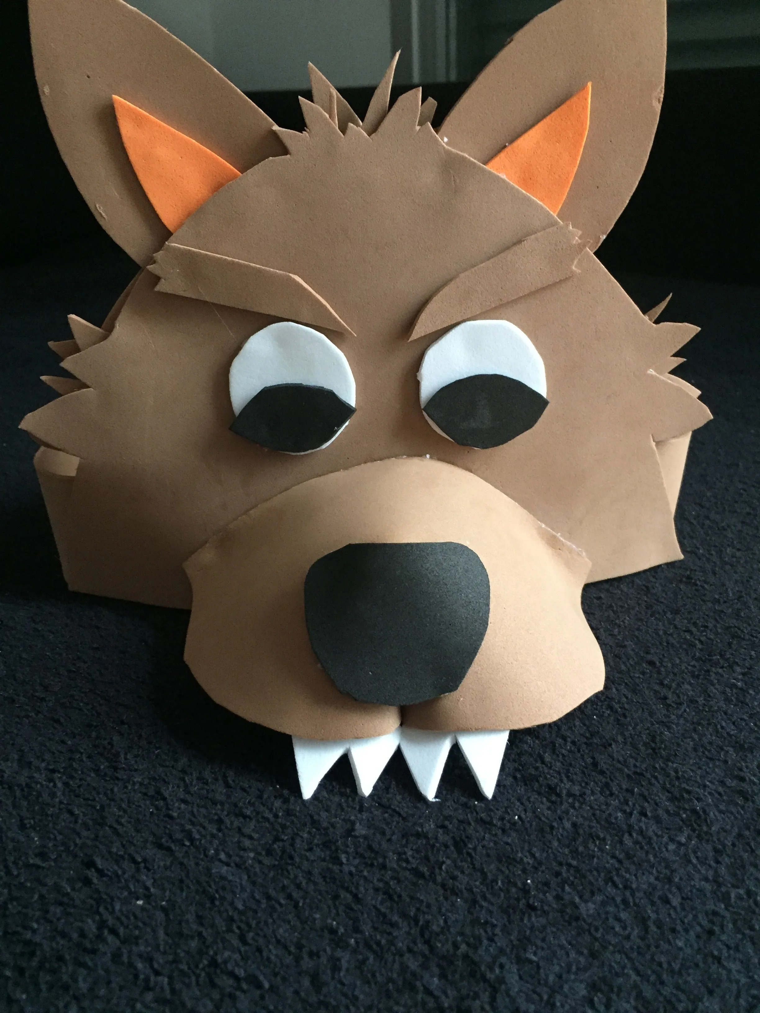 Careta lobo de goma eva | Animal costumes, Dramatic play preschool, Easy  halloween