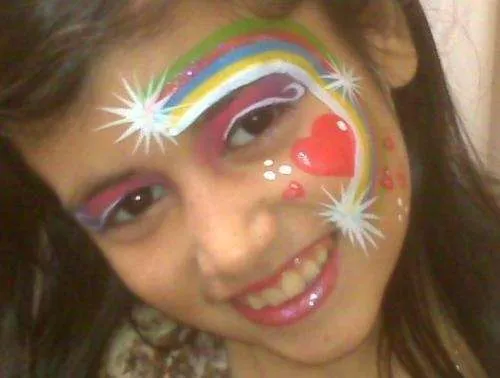 Caras pintadas de corazones - Imagui