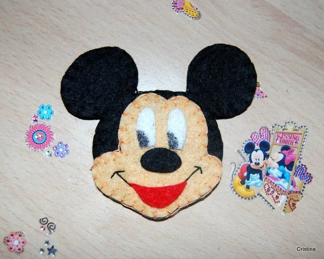 Carlita en fieltrolandia: Broches mickey minnie caritas