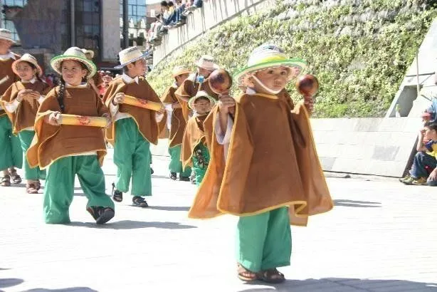 CARNAVAL DE BLANCOS Y NEGROS - Colombia tierra querida