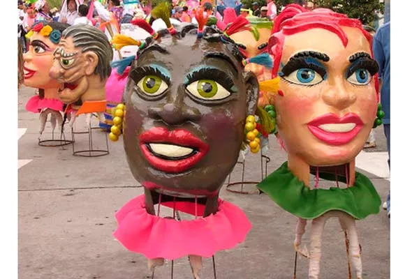 Carnaval de Negros y Blancos, tradiciones y diversión en grande La ...