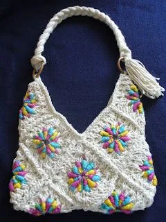 Cartera tejida a crochet con fibras vegetales