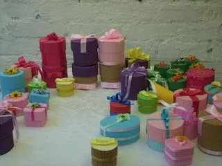 Cajas de regalo con papel corrugado - Imagui