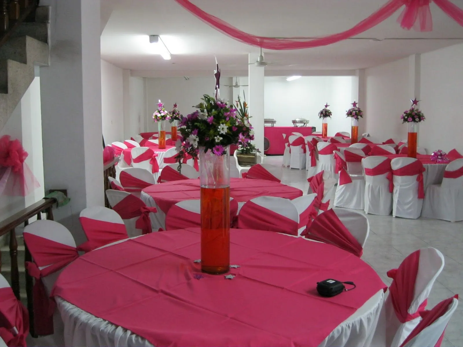 Casa De Eventos Lopez: 15 AÑOS FUCSIA CON BLANCO