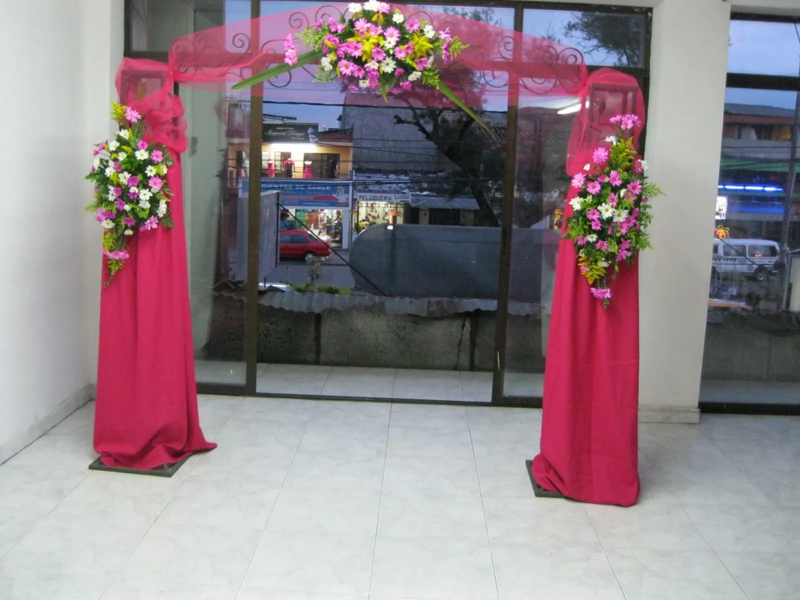 Casa De Eventos Lopez: 15 AÑOS FUCSIA CON BLANCO