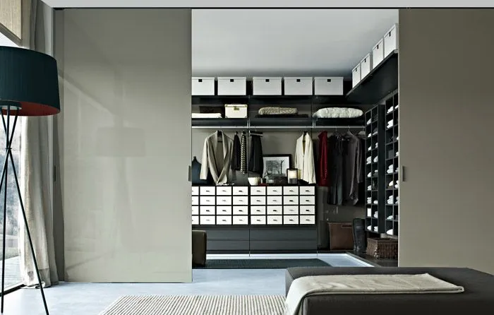 Casas Minimalistas y Modernas: WALK IN CLOSET DE POLIFORM