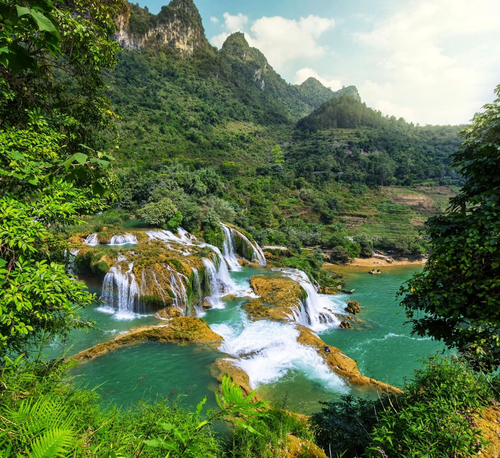 Cascadas de agua cristalina en Vietnam - Waterfalls | Banco de ...