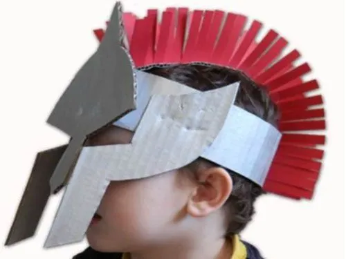 Como hacer un casco de gladiador con carton | Manualidades faciles