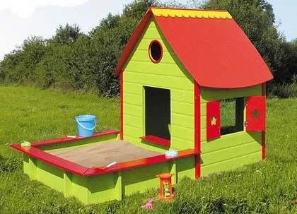 Casita de jardín con arenero