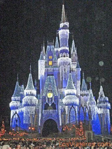 Castillo de Cenicienta iluminado - Parques Disney - USA ...