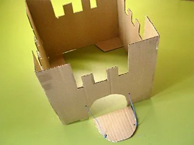 Castillo de fantasía con cajas de cartón, manualidad infantil