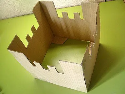 Castillo de fantasía con cajas de cartón, manualidad infantil