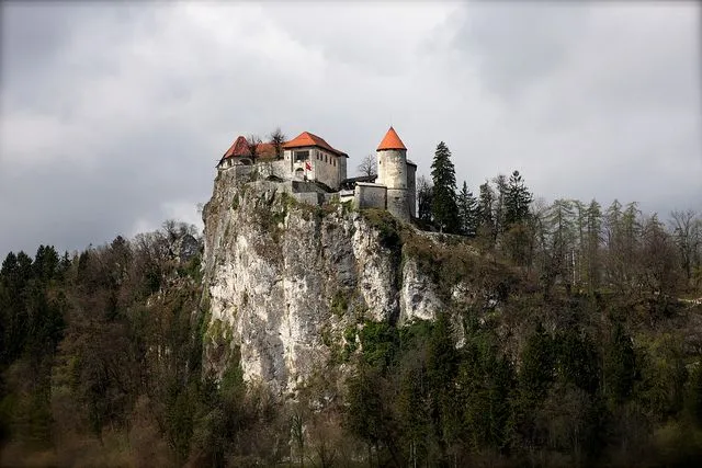 8 castillos en lugares impensados 101 Lugares increíbles -