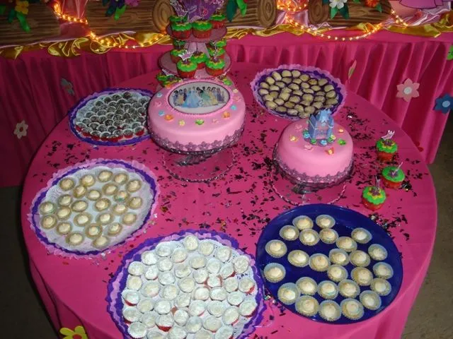 Mesa de dulces de princesas - Imagui