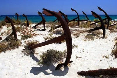 Cementerio de anclas « Enseñanzas Náuticas