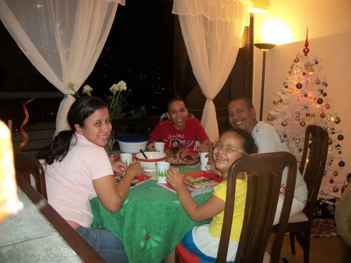 Cenando en navidad | Renovación Carismática Católica/Grupo de Oración