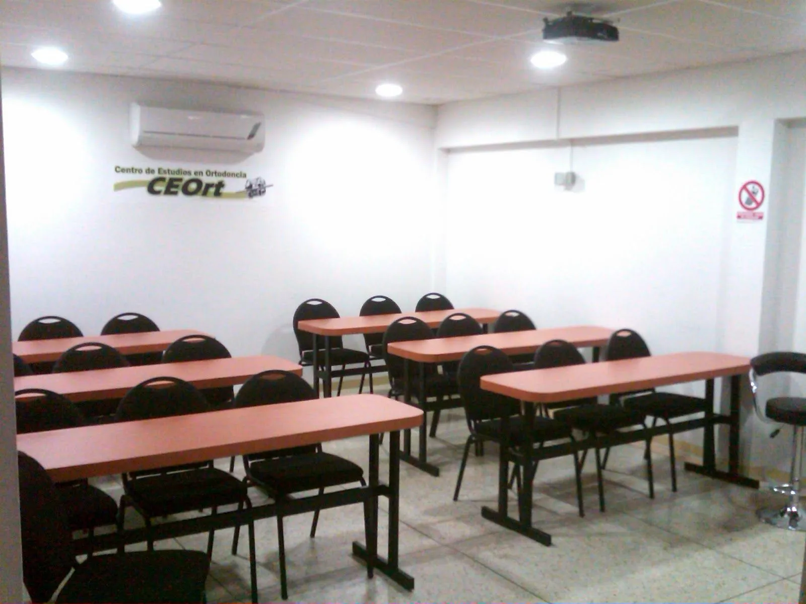 Centro de Estudios de Ortodoncia CEOrt: Salón de Clases