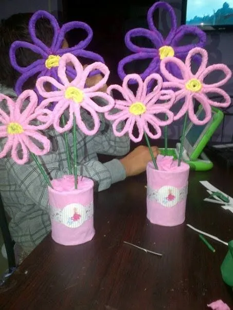 centro de mesa flores | ideas cumple barbie | Pinterest