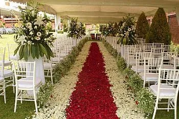 Centros de mesa para boda: Tapete de flores para boda