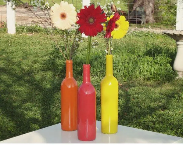 Jardin Decora: Centros de mesa con botellas de vino recicladas