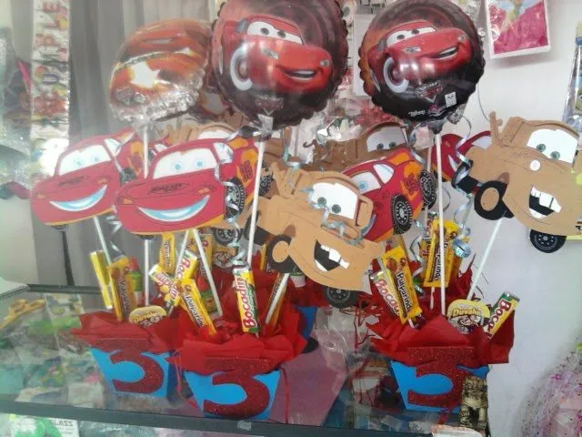 Centros de mesa con dulces y globos - Imagui