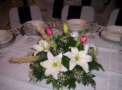 Centros de mesa con flores naturales para baby shower - Imagui