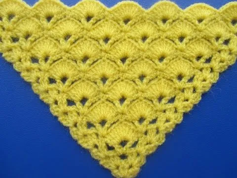 Chal Triangular Tejido a Crochet en Punto Abanicos - YouTube