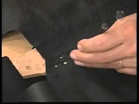 Chaleco de cuero cosido a mano. - YouTube