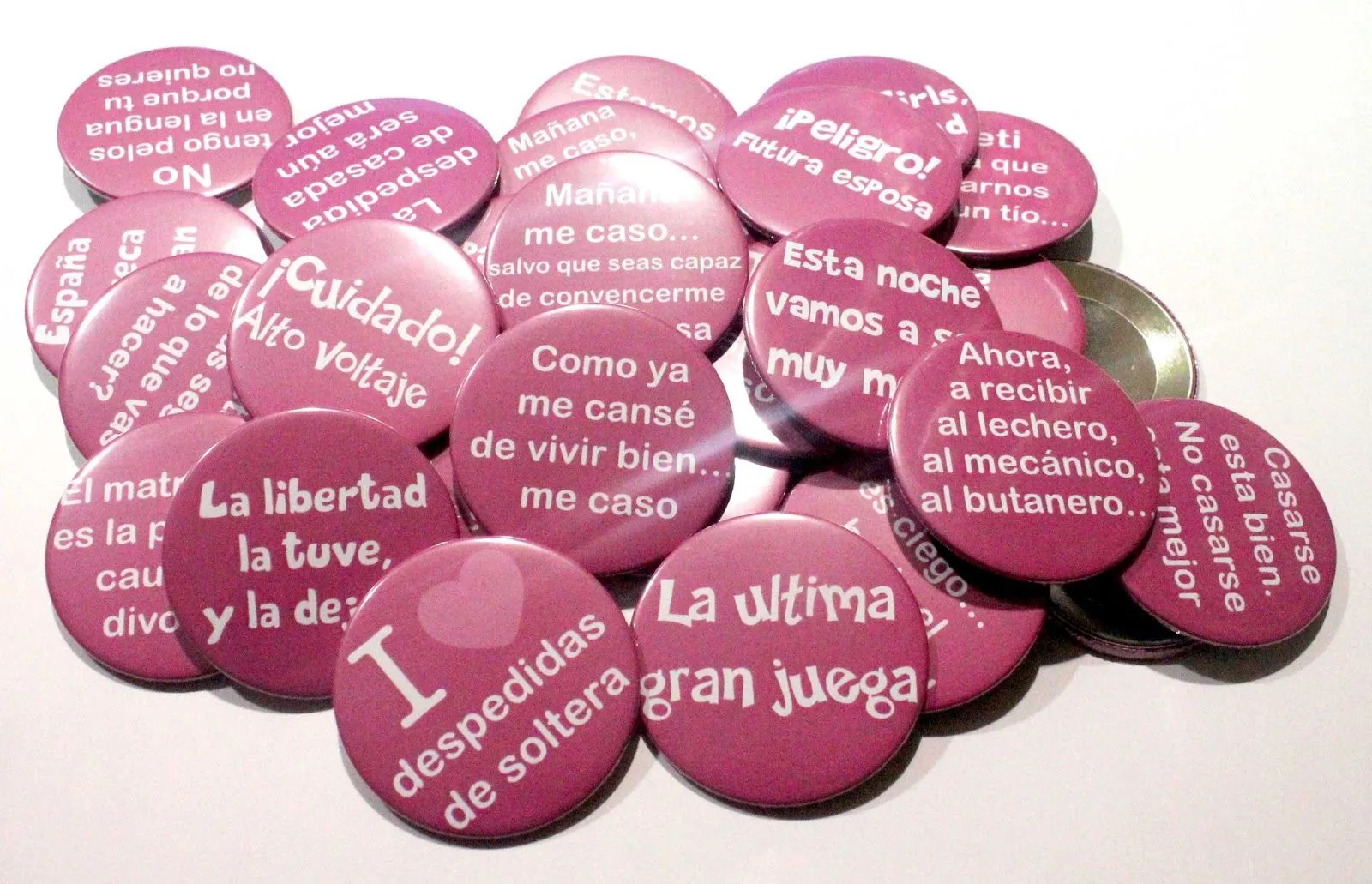 Chapas personalizadas La Chapiterie: Chapas despedida de Soltera ...