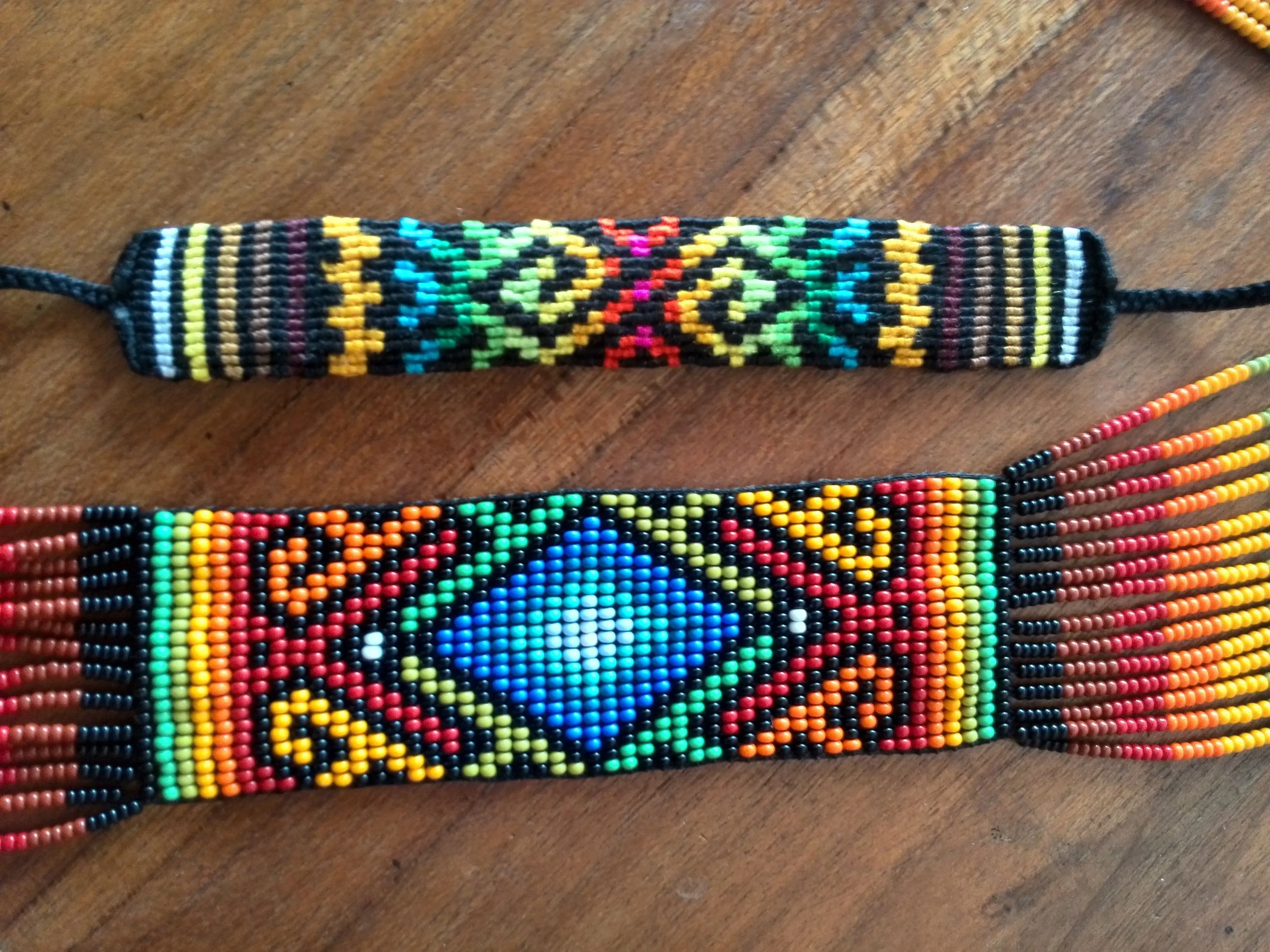 chaquira e hilo | Pulseras de telar, Pulseras tejidas, Pulseras tejidas en  telar