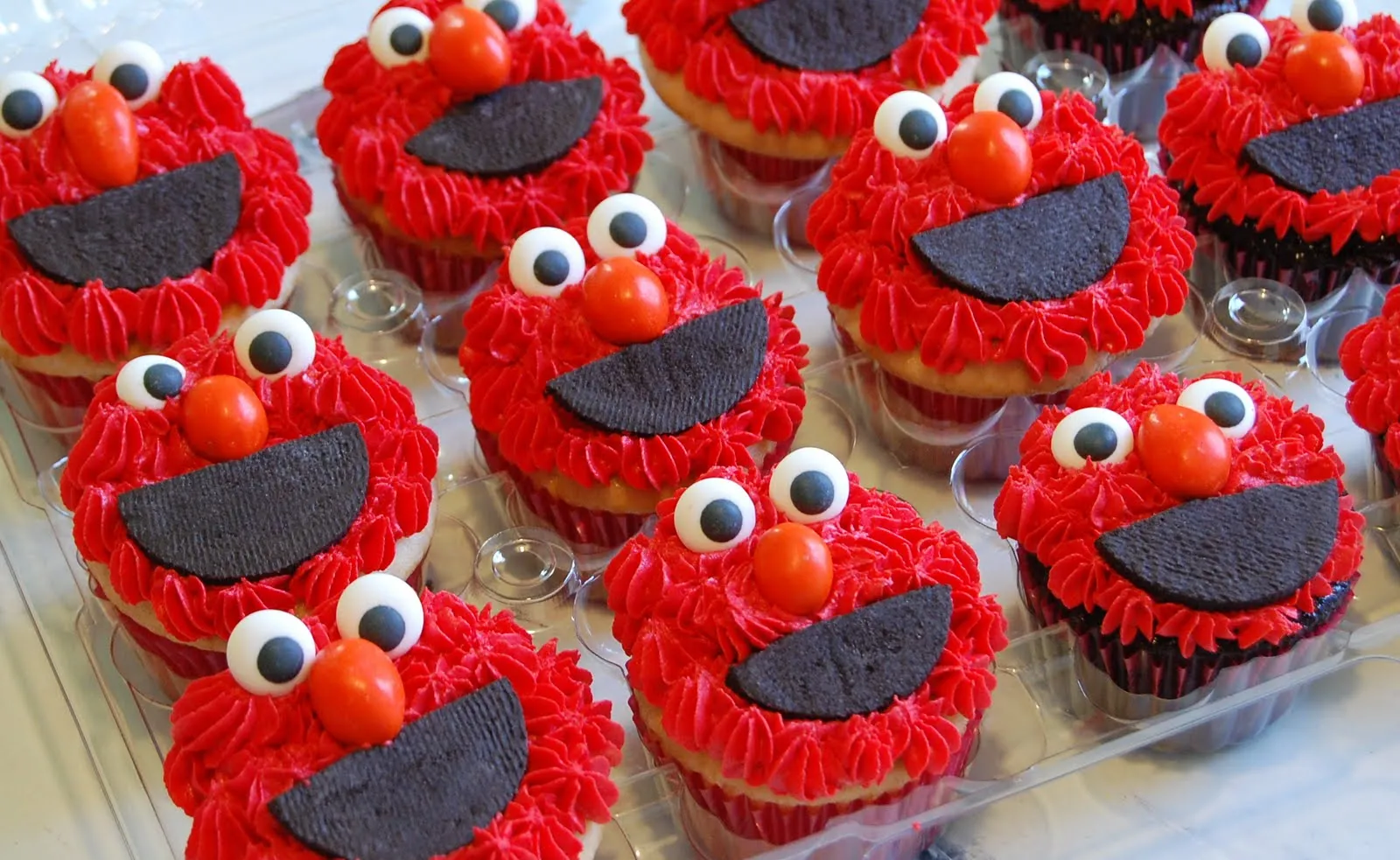 Chef Mommy: Sesame Street Cake and Cupcakes