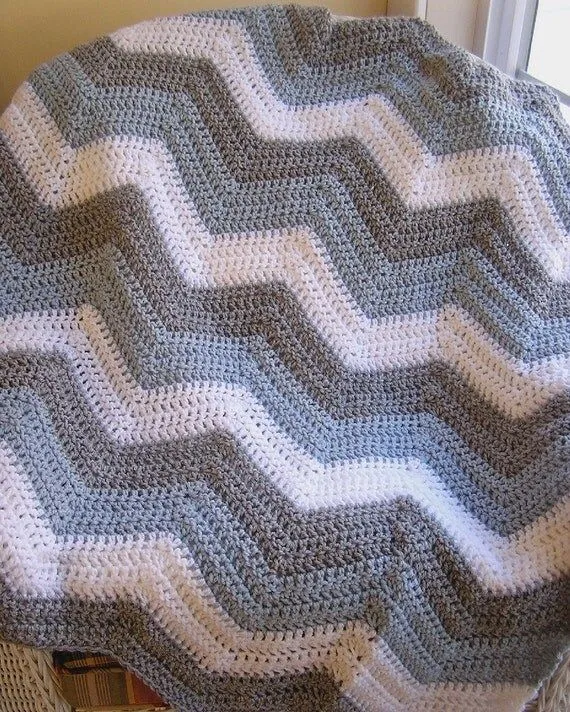 chevron zig zag baby blanket afghan wrap por JDCrochetCreations