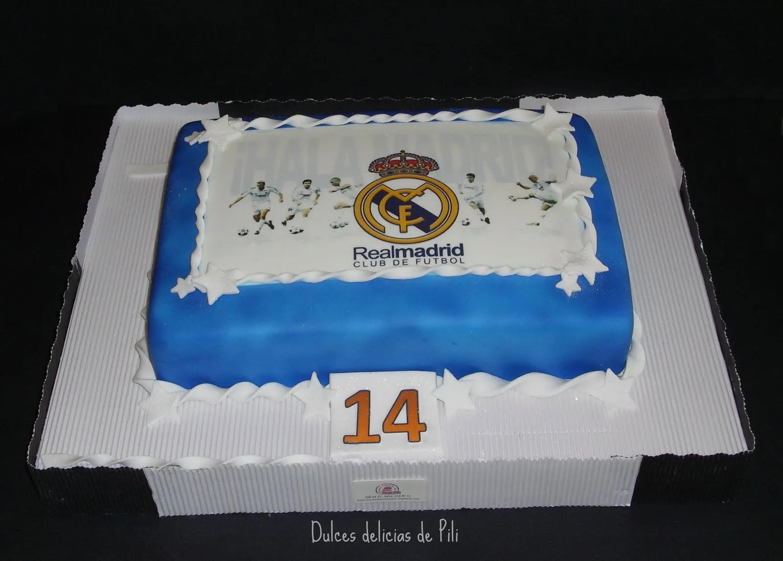 para un chico fanatico del real madrid le hice esta torta de vainilla ...