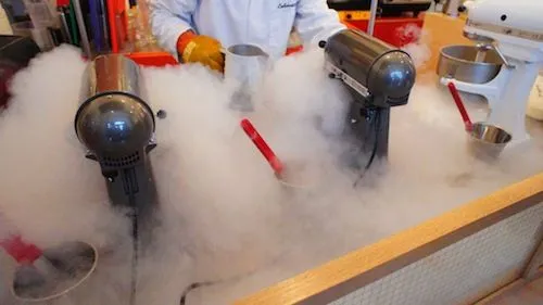 Chin Chin Labs: helados con nitrógeno líquido en Londres ...