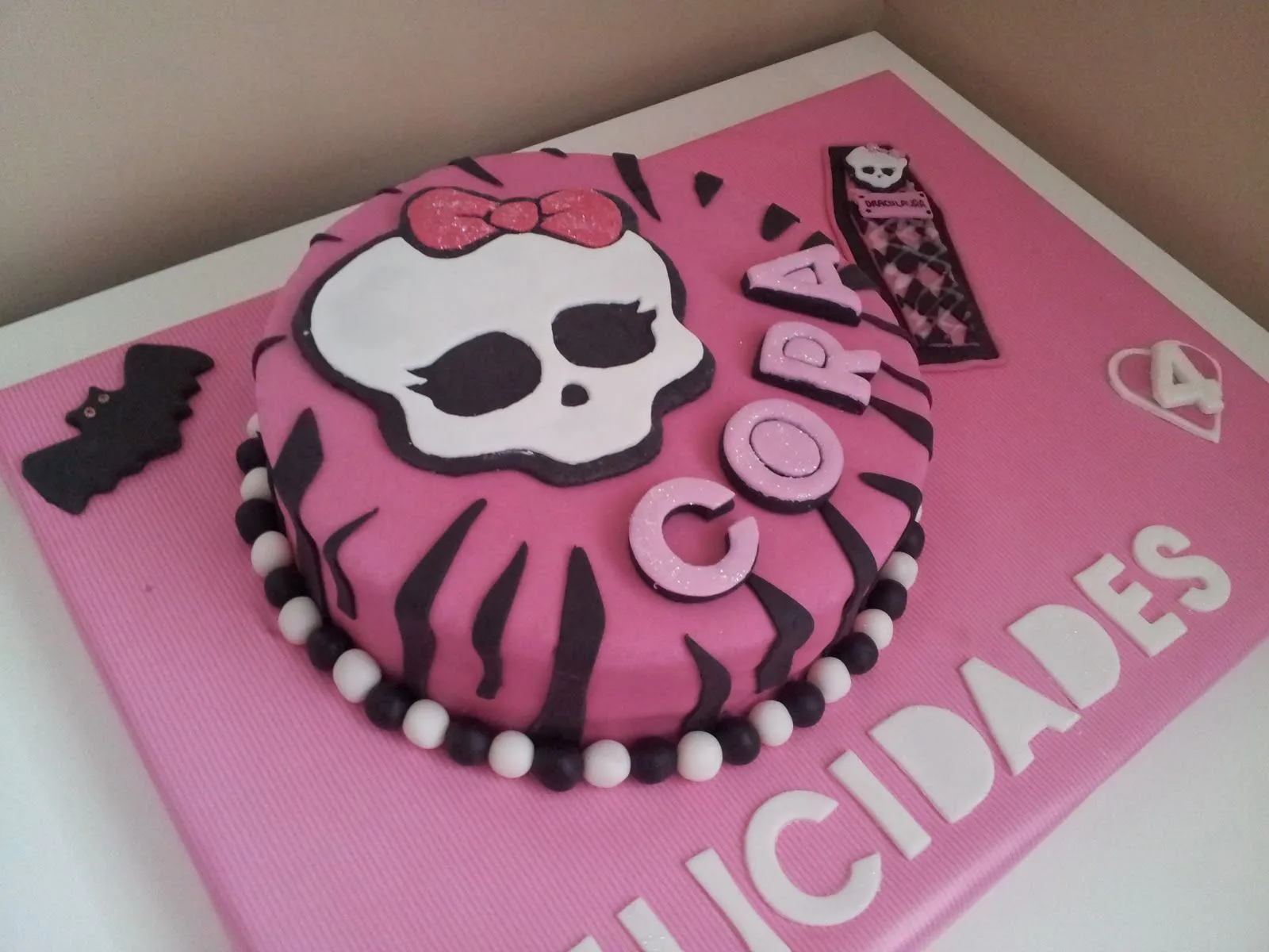 CHIQUI CAKES: Pastel "Monster High"