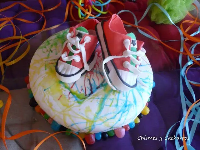 Chismes y Cacharros: Tarta converse para Alonso