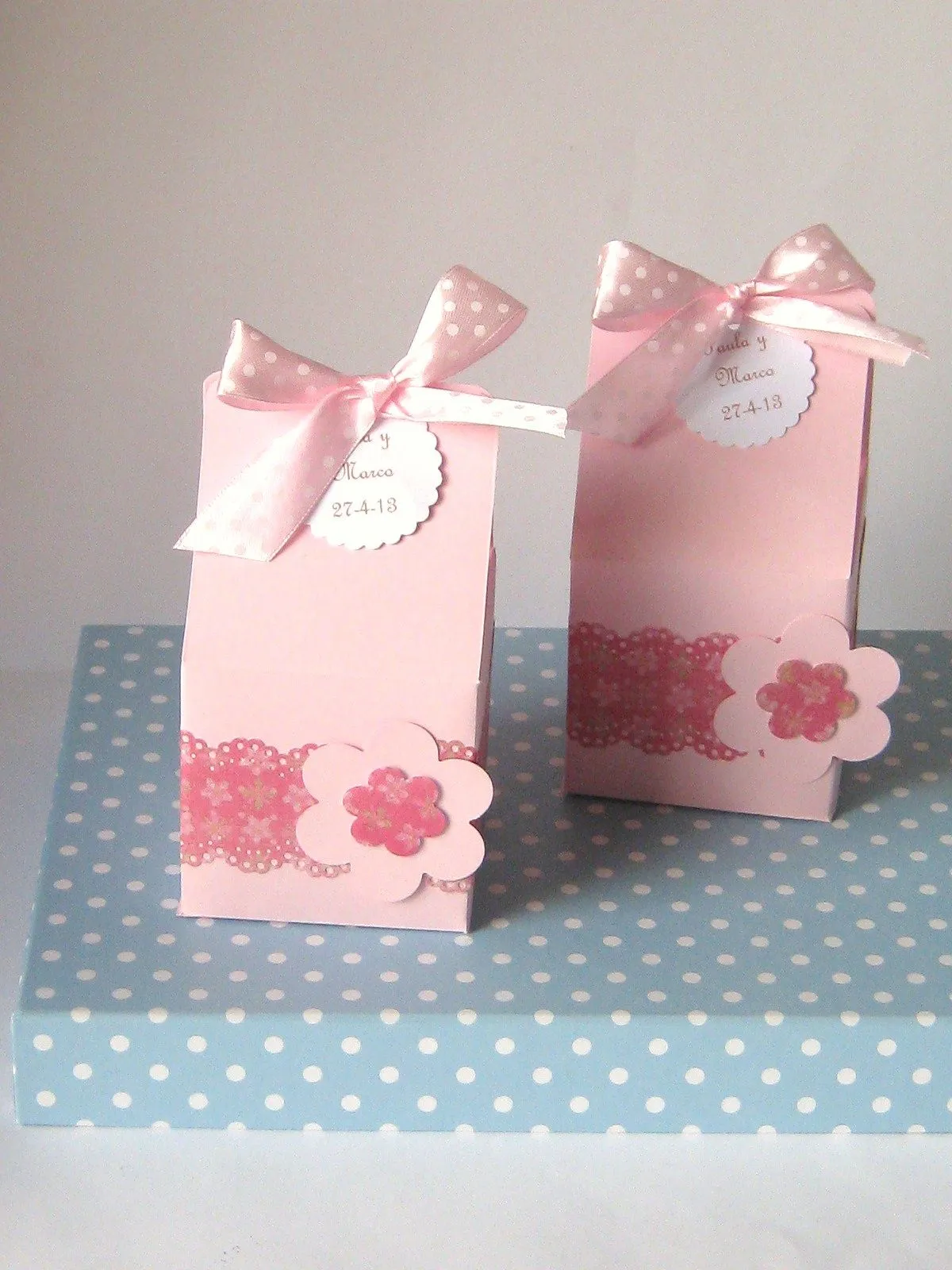 chocolate y burbujas: Detalles para eventos, cajas de jabones rosas.