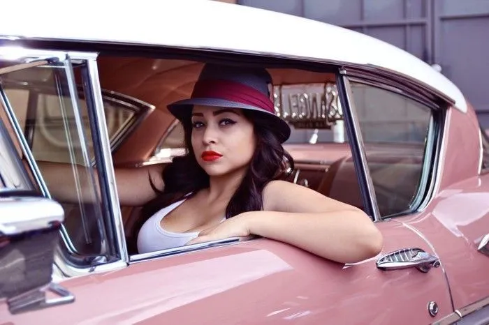 Chola Lowrider Girl | Lowriders- Carros Cholos | Pinterest