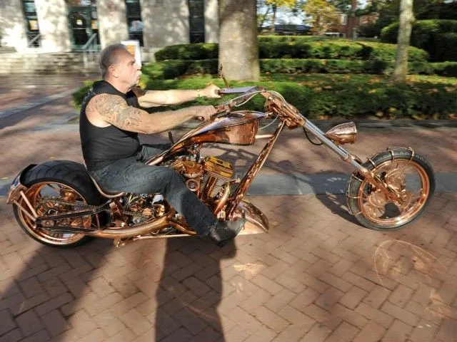 CHOPPERS AROUND THE WORLD: American Choppers y la estatua de la ...