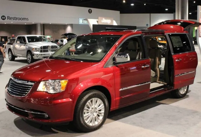 Chrysler Town & Country 2012: un carro ideal para salir de ...