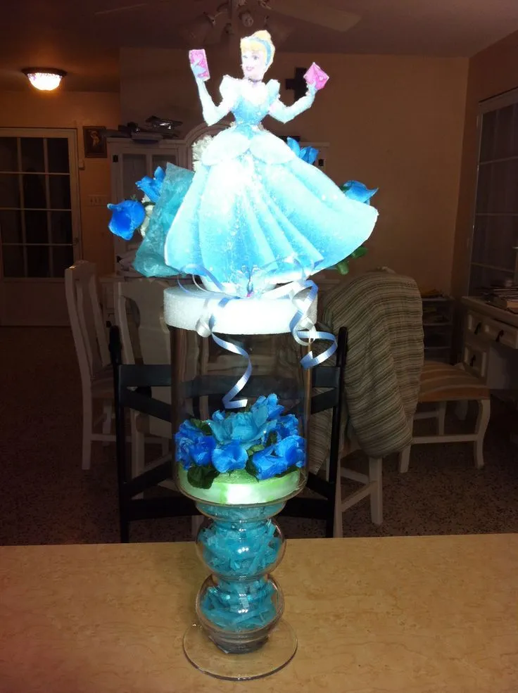 Cinderella party decoration by mom | Centros de mesa infantiles | Pin…