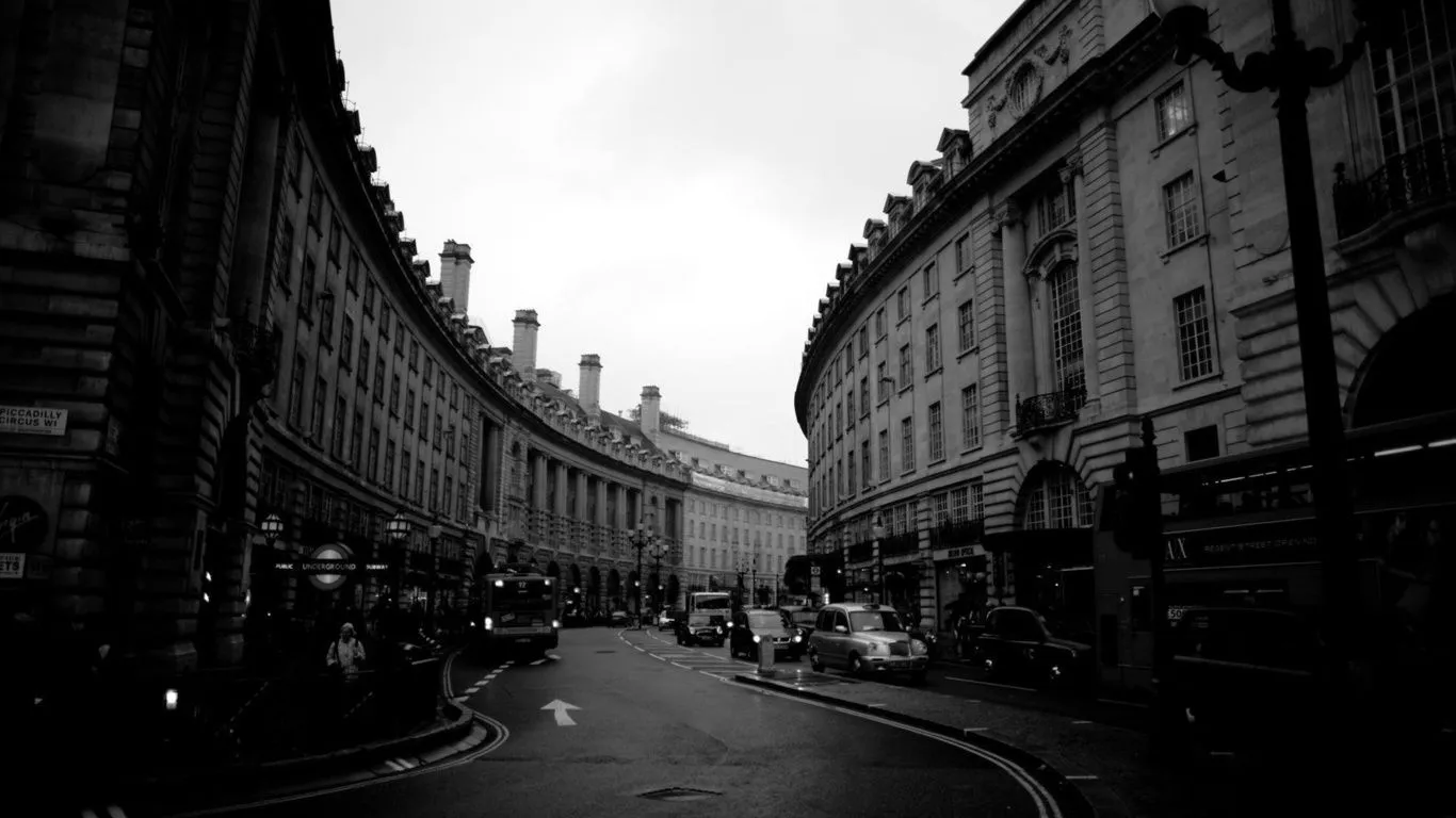 Ciudad En Blanco Y Negro Calles Casas Coches Ciudades Foto Pictures