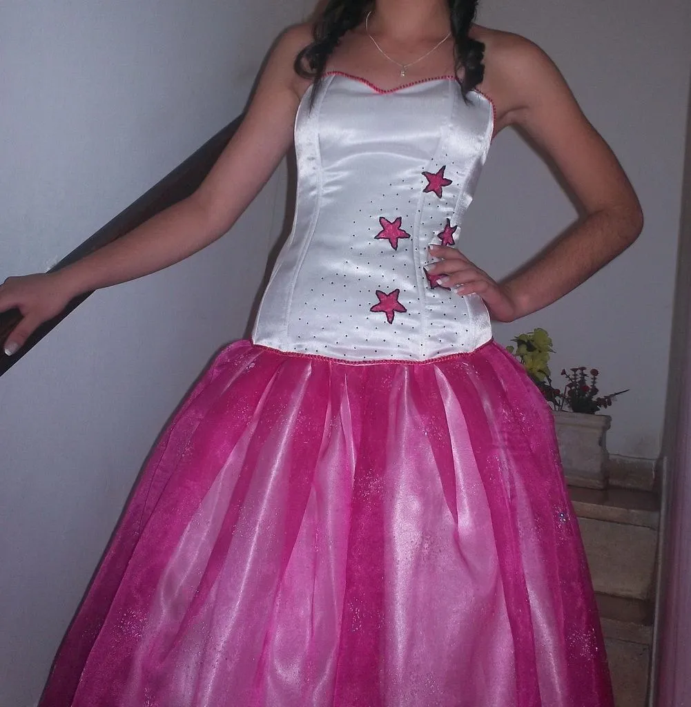 Claudia Creaciones: Vestido de 15 Años Fucsia y Blanco para Victoria.