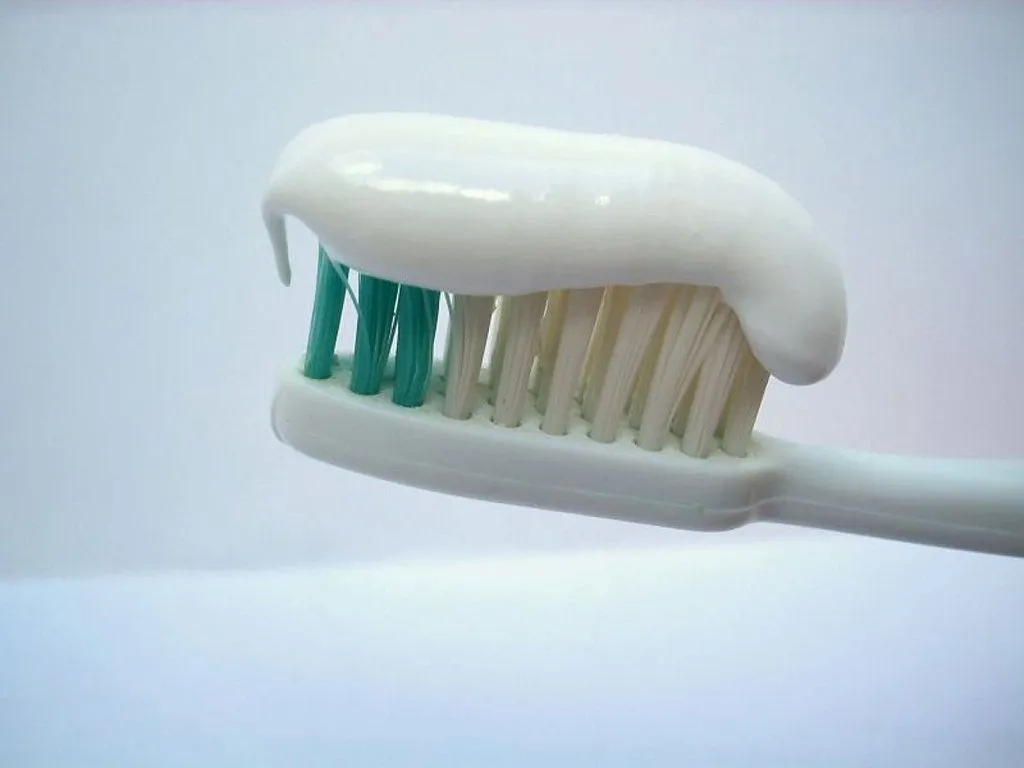 Clinica Dentis Implant: Composición de la pasta de dientes